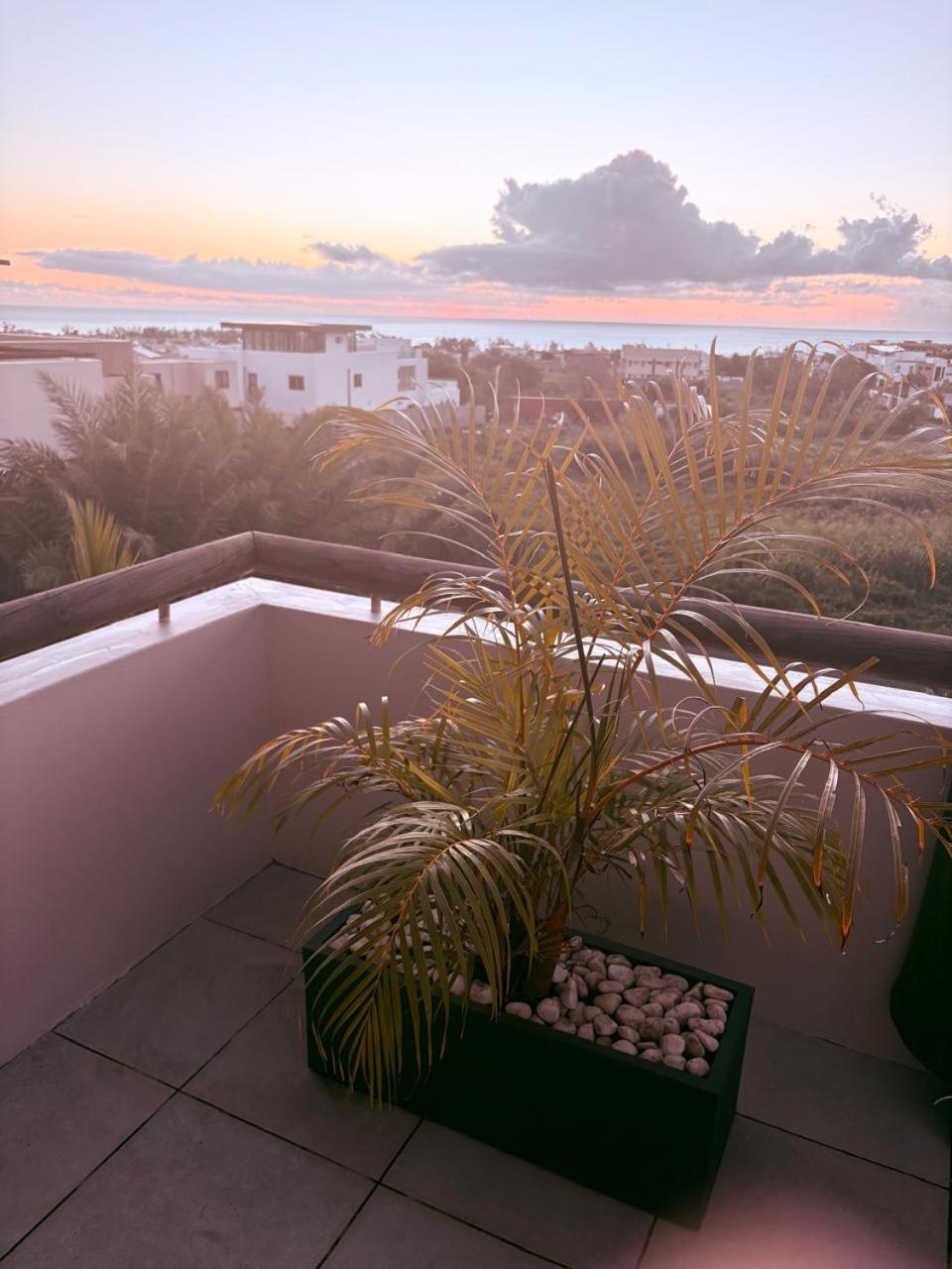 Stunning 3-Bedroom Apartment With Private Rooftop Terrace & Gorgeous Pool Flic en Flac Экстерьер фото
